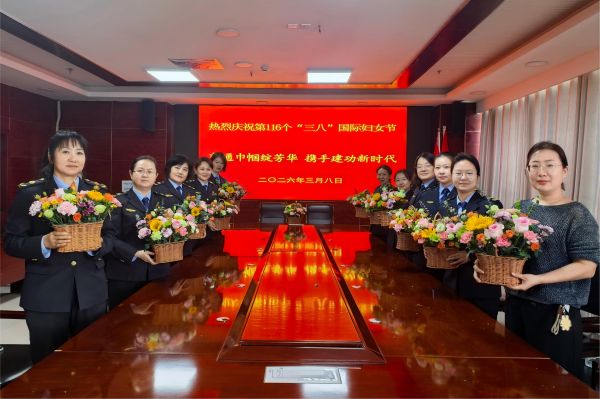 03061772799908172375.jpg 伊犁执法支队组织女职工插花活动.jpg