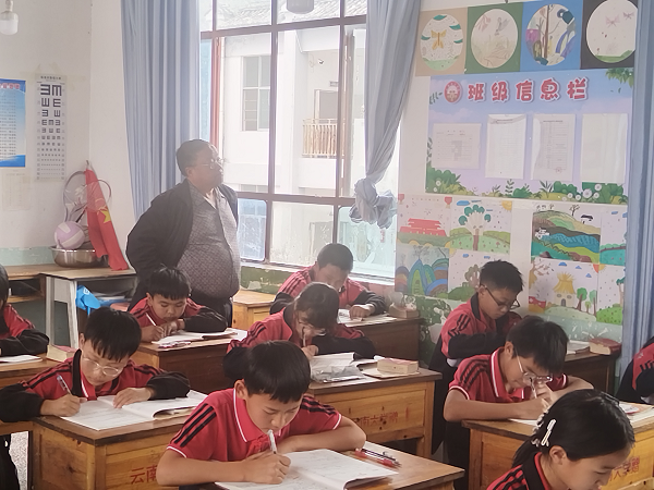 03091773065425915428.png 查看班级文化.png