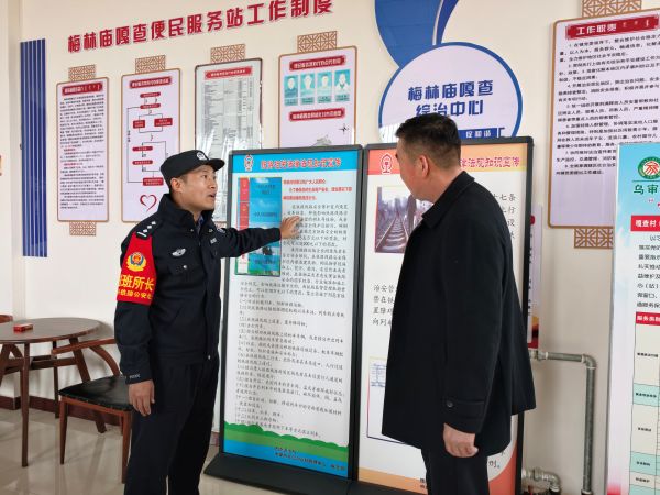 03201774017034362753.jpg 图克站派出所民警在辖区村社进行走访.jpg