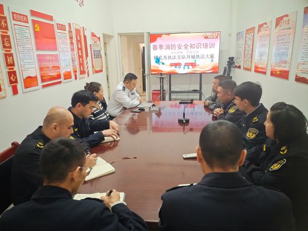 03261774520688963852.jpg 2026年3月26日,在大队会议室开展消防安全培训.jpg
