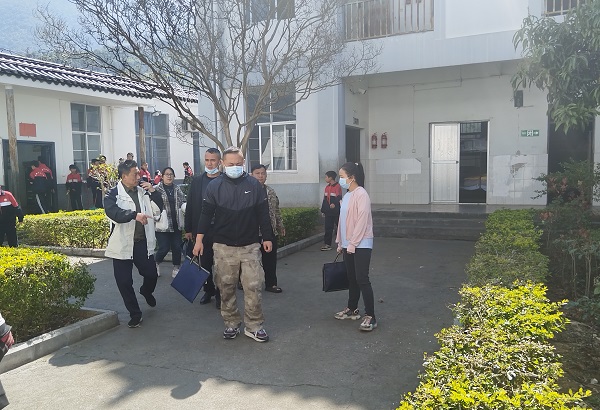 03261774526524929082.jpg 介绍学校演练开展情况.jpg