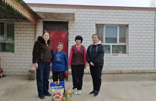 03271774611638891416.jpg 慰问孤寡老人1.jpg