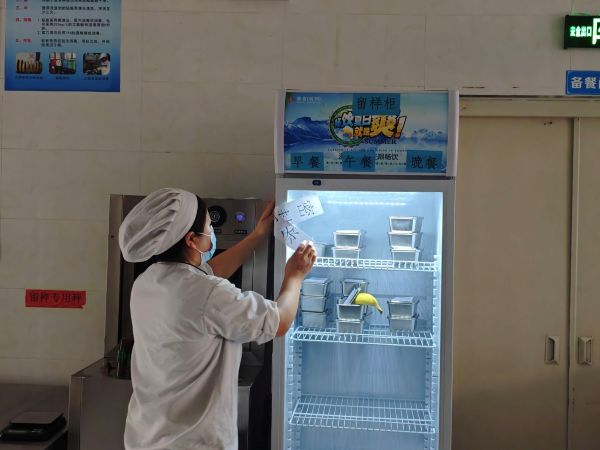 04011775047441494797.jpg 使用当餐食物封存待市监化验2.jpg