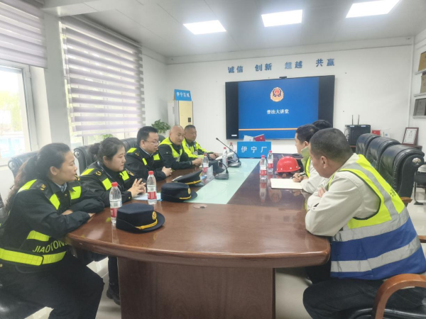 普法座谈会.png