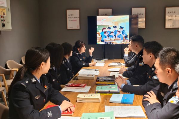 04161776332820651231.jpg 包头铁路公安处青年民警进行感悟分享.jpg