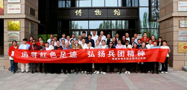 04221776855603672642.jpg 情缘阿克苏博物馆合影.jpg