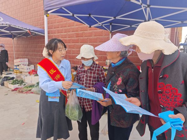 给退休老人宣传医保报销政策2.jpg
