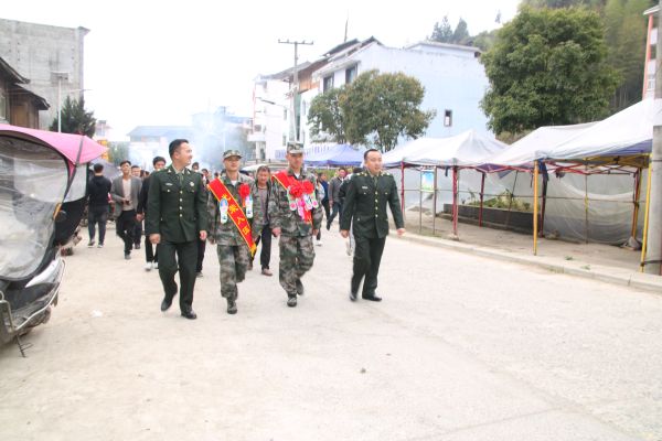 05131778674214528235.jpg 图为 2022年3月,东朗镇欢送入伍新兵(右二为张兴强)现场(陈海情 摄影).jpg