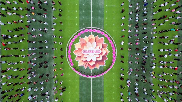 2026年9月10日，学生和老师在贵州省从江县城关第四小学参加第42个教师节师者传薪主题活动。 (1).jpg