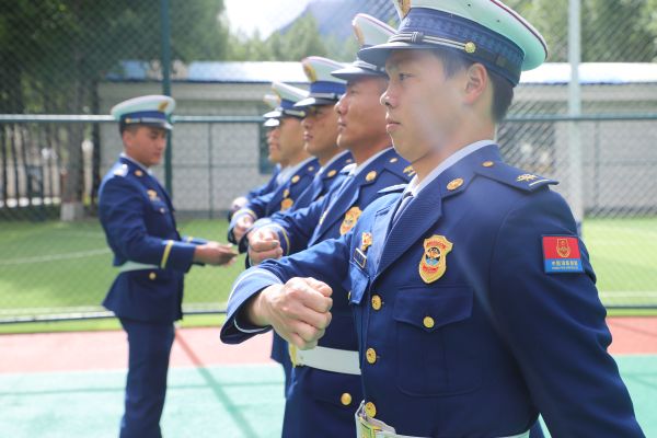 严抓队列训练.JPG